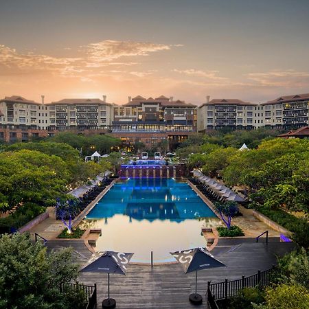 Hotel The Capital Zimbali Ballito Exterior foto The Village at Sunway Putra