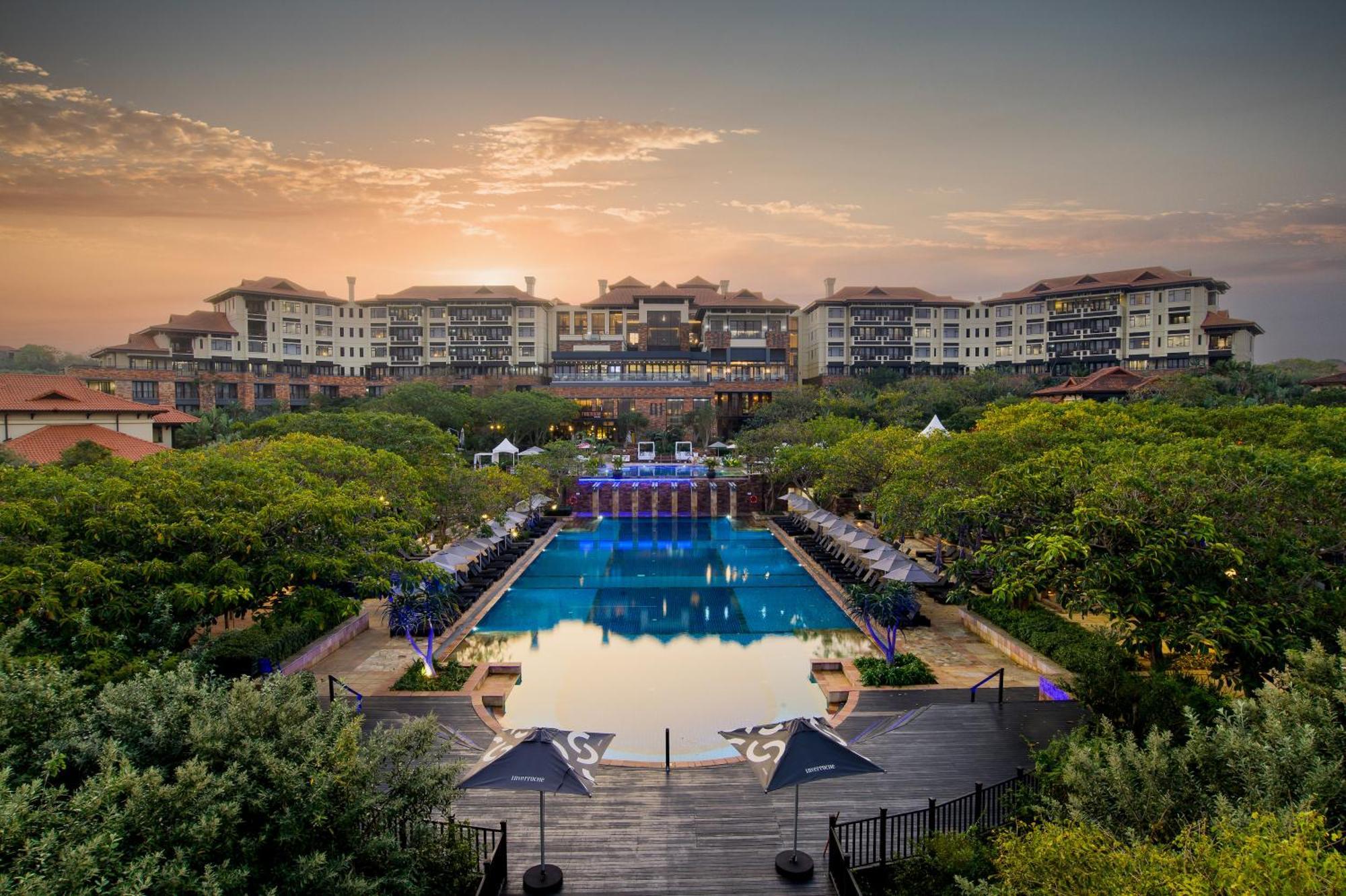 Hotel The Capital Zimbali Ballito Exterior foto The Village at Sunway Putra