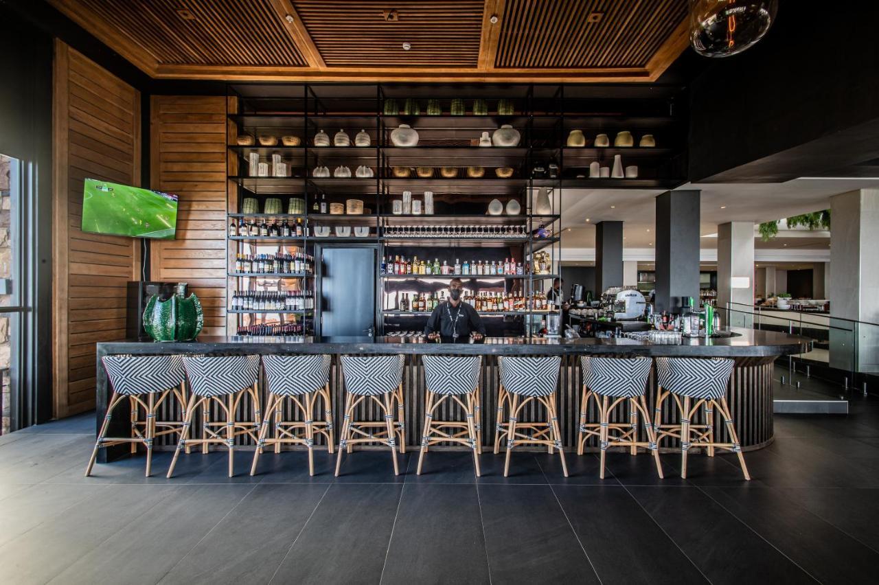 Hotel The Capital Zimbali Ballito Exterior foto The bar at the restaurant