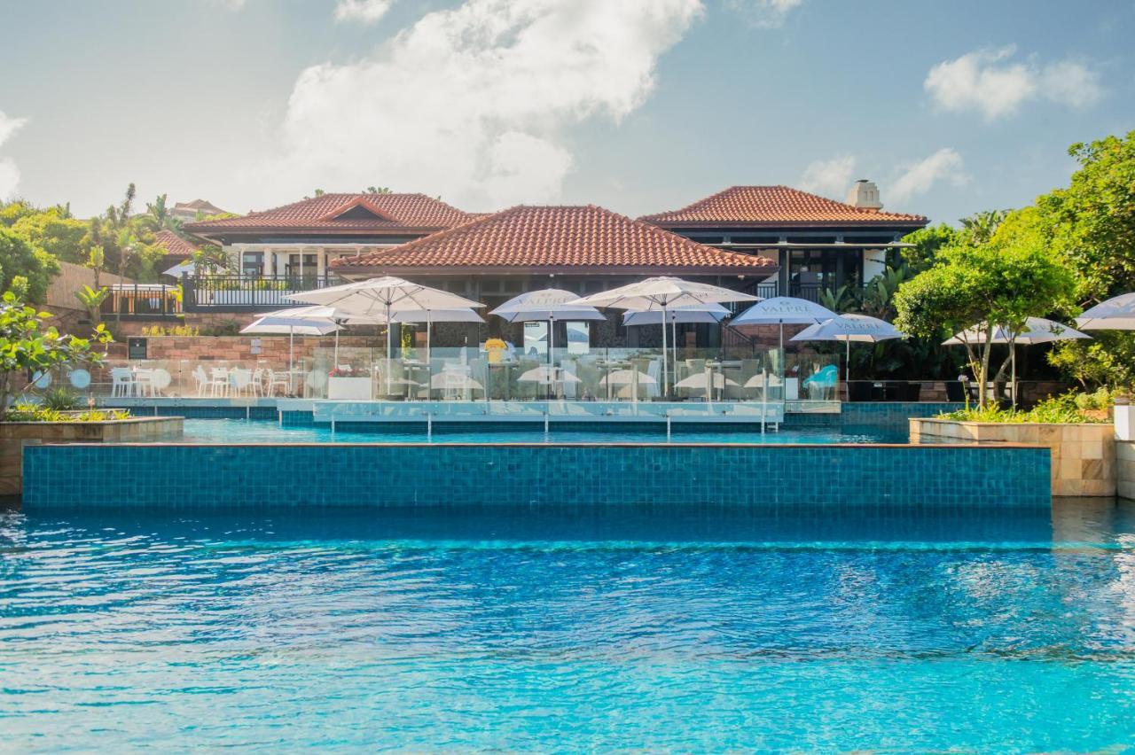 Hotel The Capital Zimbali Ballito Exterior foto The swimming pool at the resort